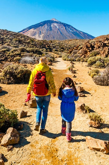 テネリフェ島にあるテイデ国立公園でのハイキング