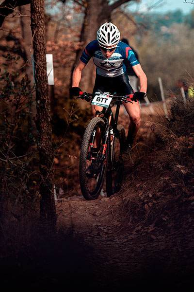 Cicloturista de Mountain Bike Cicloturista de Mountain Bike