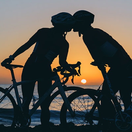 Couple de cyclistes à Las Palmas de Grande Canarie