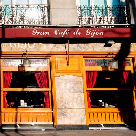 Fassade des Café Gijón, Madrid