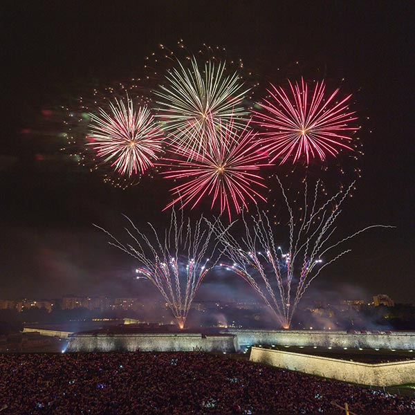 Fuegos artificiales en las fiestas de San Fermín, Pamplona Fuegos artificiales en las fiestas de San Fermín, Pamplona