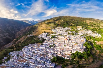 Capileira na área de La Alpujarra (Granada, Andaluzia)