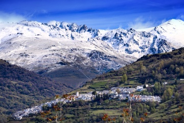 Capileira na área de La Alpujarra (Granada, Andaluzia)