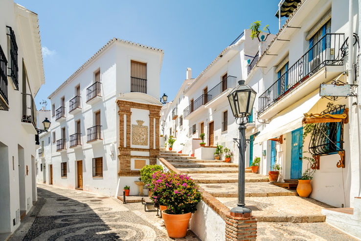 Straße in Frigiliana, Málaga (Andalusien) Straße in Frigiliana, Málaga (Andalusien)