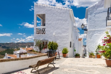 Straße in Frigiliana, Málaga (Andalusien)