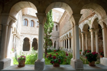 Claustro de la Colegiata de Santa María en Alquézar (Huesca, Aragón)