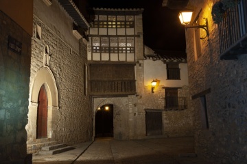 Stadttor Portal de las Monjas in Mirambel, Teruel (Aragonien)