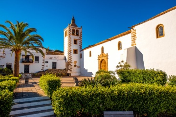 Plac centralny w Betancuria (Fuerteventura, Wyspy Kanaryjskie)