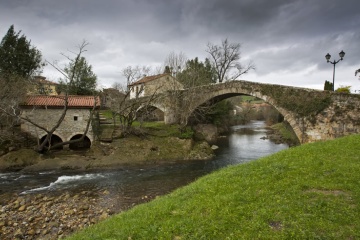 O rio Miera em sua passagem por Liérganes (Cantábria)