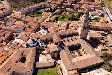 Luftaufnahme der Kathedrale von El Burgo de Osma