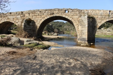 Средневековый мост в Ледесме (Саламанка, Кастилия-и-Леон)