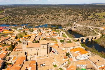 Luftaufnahme von Ledesma (Salamanca, Kastilien und León)