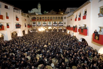 „Rompida de la hora“, Beginn des Trommelzugs während der Karwoche in Híjar, Teruel (Aragonien)