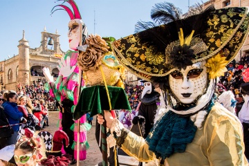Maski na karnawałowym święcie byków w Ciudad Rodrigo (Salamanka, Kastylia-León)