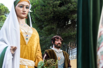  Géants et cabezudos à Tortosa (province de Tarragone, Catalogne) pendant la Festa del Renaixement