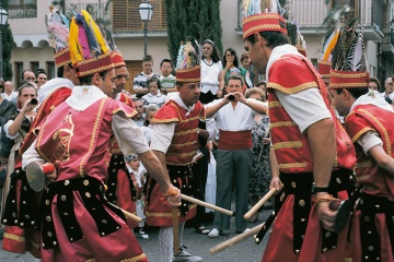  Typischer Stocktanz auf dem Fest zu Ehren der Mare de Déu de la Salut in Algemesí (Valencia)