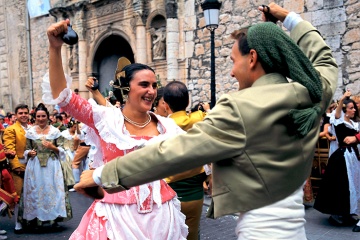  Regionale Volkstänze auf dem Fest zu Ehren der Mare de Déu de la Salut in Algemesí (Valencia)