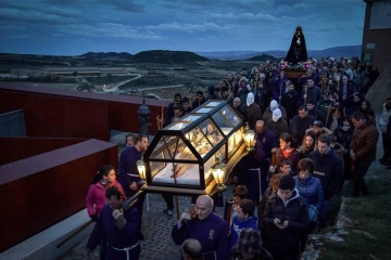 サン・ビセンテ・デ・ラ・ソンシエラ（ラ・リオハ州）の聖週間での「ピカオス」の聖埋葬