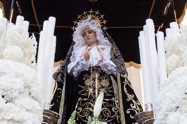 Geschnitztes Abbild der Jungfrau „Virgen de La Soledad“, Karwoche in Logroño (La Rioja) Geschnitztes Abbild der Jungfrau „Virgen de La Soledad“, Karwoche in Logroño (La Rioja)