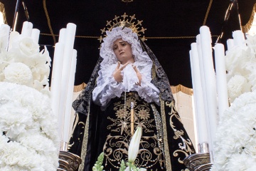 Geschnitztes Abbild der Jungfrau „Virgen de La Soledad“, Karwoche in Logroño (La Rioja)