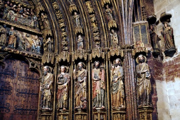 Pórtico de la Iglesia de Santa María de los Reyes en Laguardia, Álava (País Vasco)