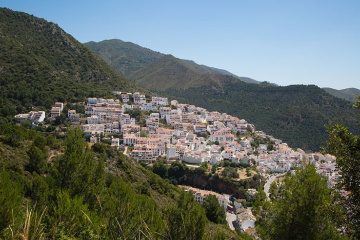 Das Dorf Ojén im Nationalpark Sierra de las Nieves, Málaga