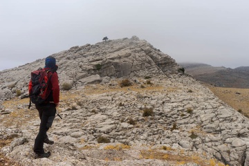 Un touriste dans le parc national de la Sierra de las Nieves, Malaga