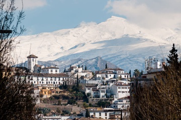 Vistas al fondo de las montañas de Sierra Nevada