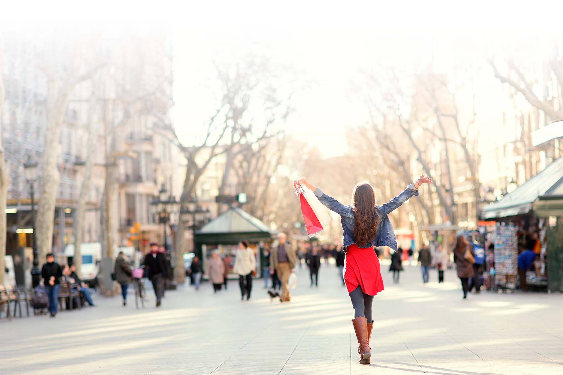 Turista che fa shopping a Barcellona, Catalogna Turista che fa shopping a Barcellona, Catalogna