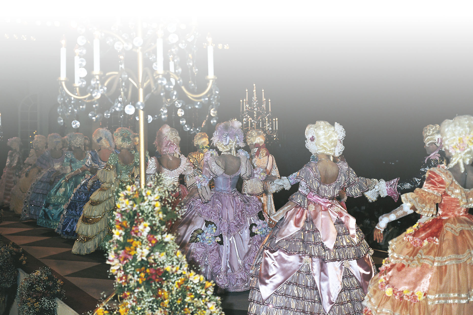 El baile del Minué de las Fiestas lustrales de la bajada de la Virgen (Santa Cruz de la Palma, Islas Canarias) El baile del Minué de las Fiestas lustrales de la bajada de la Virgen (Santa Cruz de la Palma, Islas Canarias)