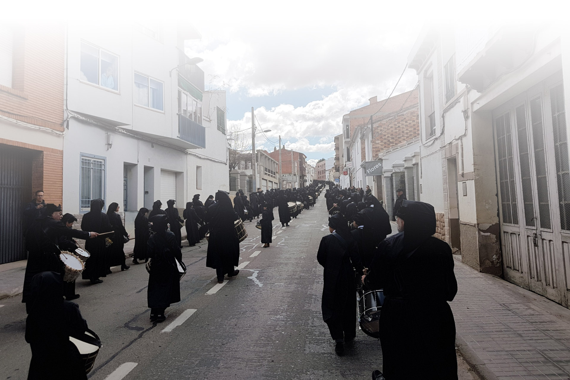 Procesión con tambores en la Semana Santa de Híjar, en Teruel (Aragón) Procesión con tambores en la Semana Santa de Híjar, en Teruel (Aragón)
