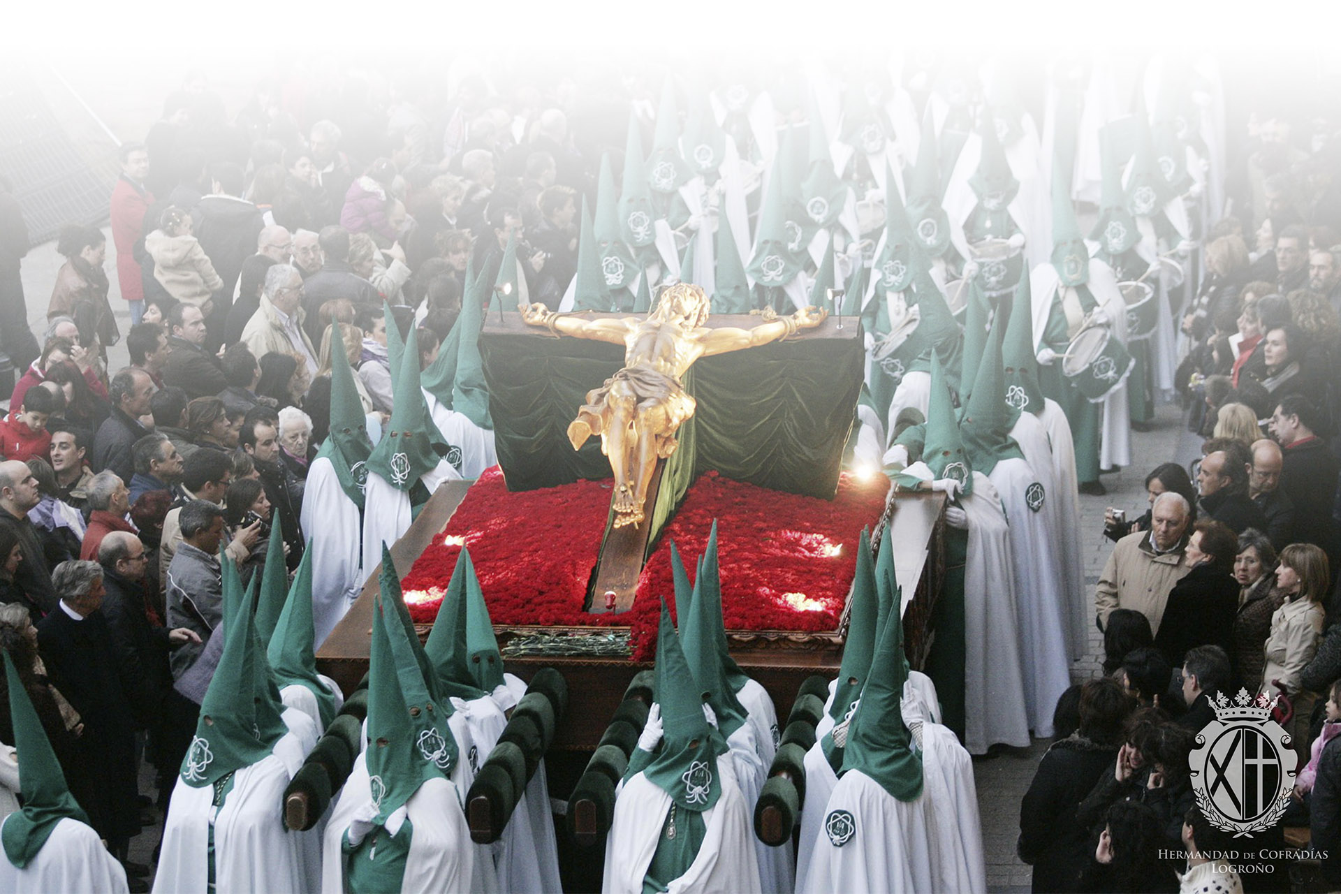 La Cofradía de las Siete Palabras con el Cristo Yacente en la Semana Santa de Logroño (La Rioja) La Cofradía de las Siete Palabras con el Cristo Yacente en la Semana Santa de Logroño (La Rioja)