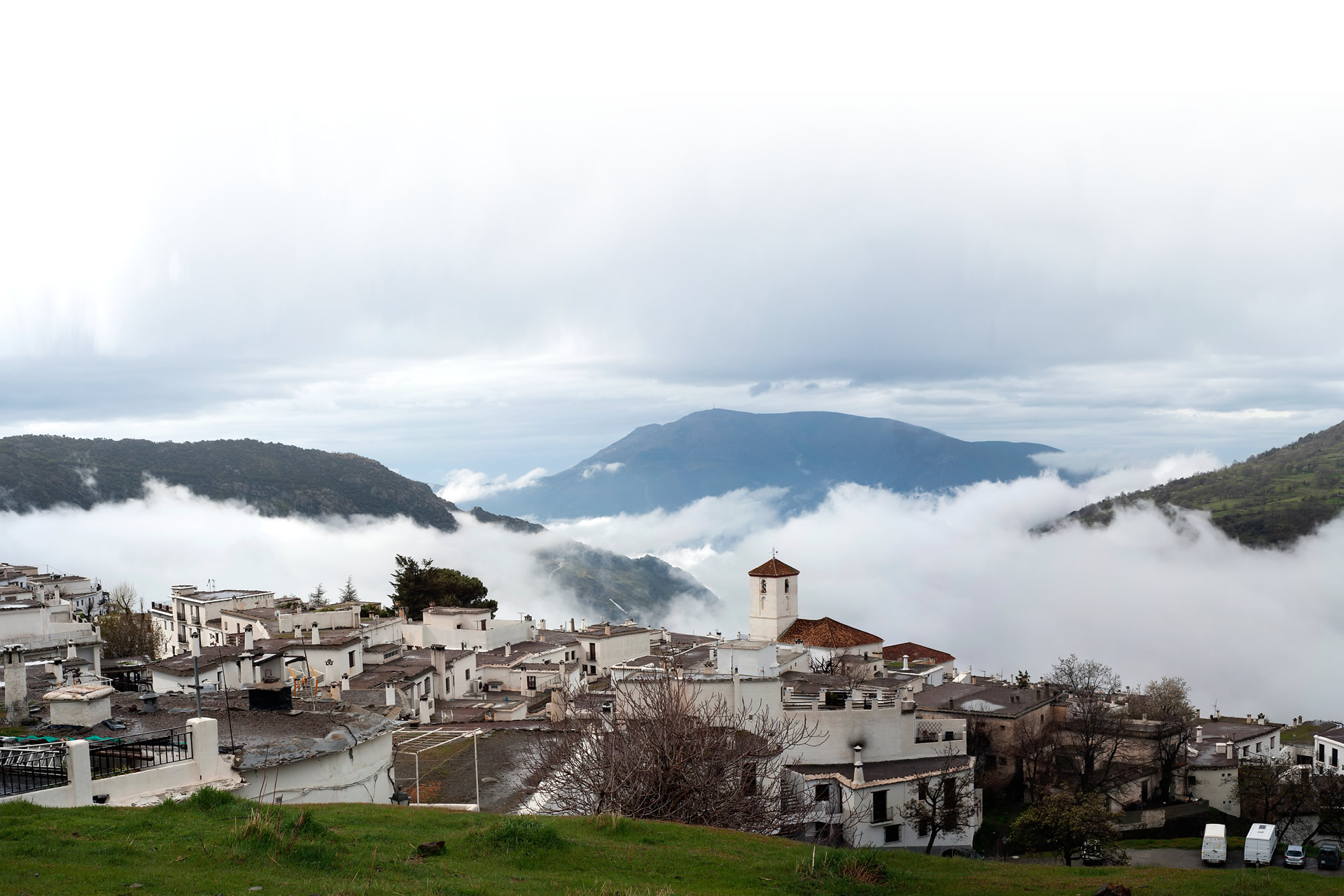 Capileira, en la zona de La Alpujarra (Granada, Andalucía) Capileira, en la zona de La Alpujarra (Granada, Andalucía)