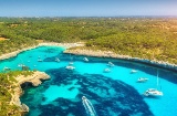 Vista aérea de algumas pequenas praias em Maiorca