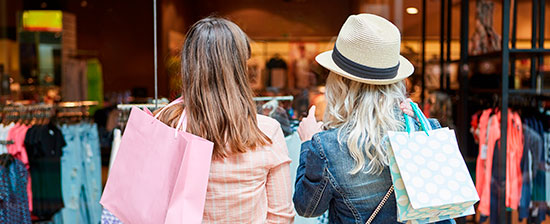 Frauen beim Shopping