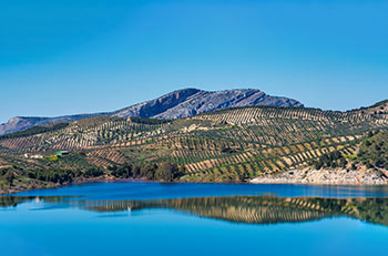 Barrage de Guadalhorce dans la réserve d’Ardales à Malaga, Andalousie