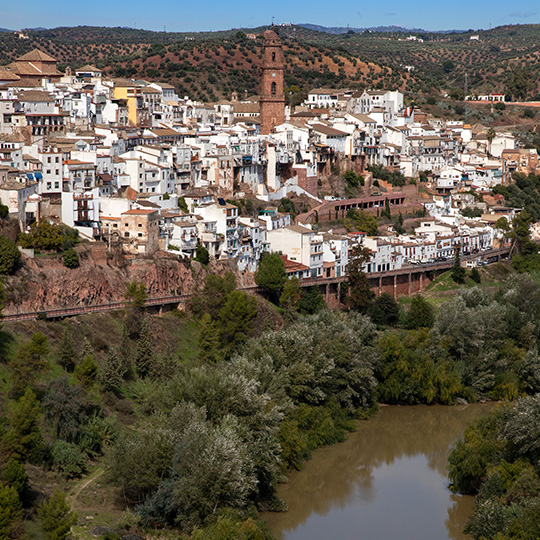 Widok na rzekę Gwadalkiwir w Montoro, Kordoba, Andaluzja