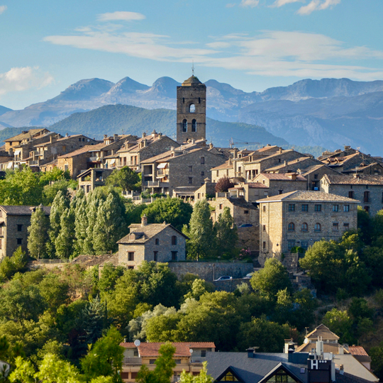 Widok Ainsy w prowincji Huesca, Aragonia