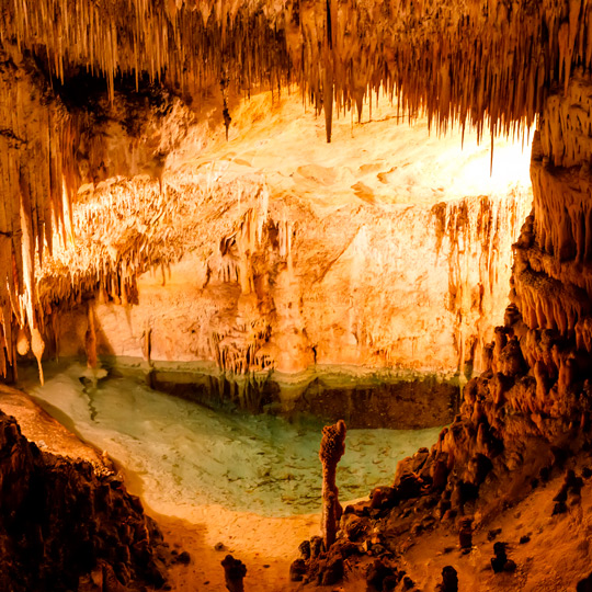 Vistas del interior de las Cuevas del Drach en Mallorca