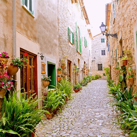 Uma rua de Valldemosa, em Maiorca
