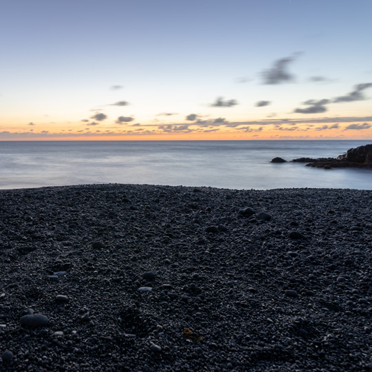 Sonnenuntergang am Strand des Berges Bermeja