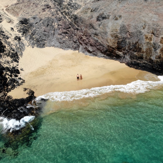 パパガヨ・ビーチ近くの孤立した砂浜、ランサローテ島