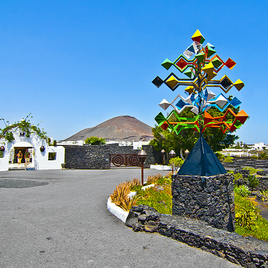 Eingang der César-Manrique-Stiftung in Tahiche (Lanzarote)