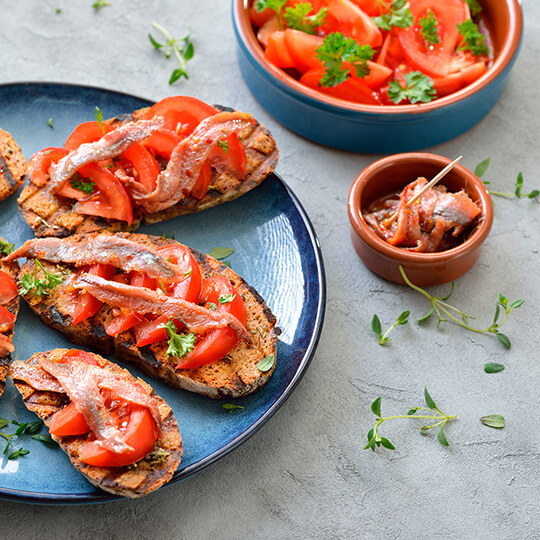 Santoña anchovies on bread with tomato and olive oil