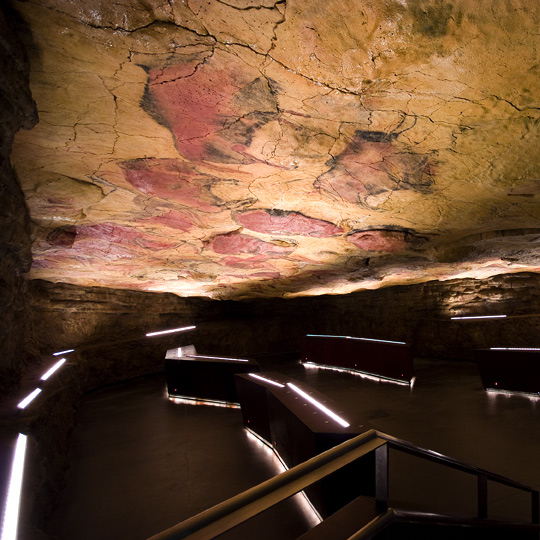 アルタミラ博物館の新洞窟。サンティジャーナ・デル・マル (カンタブリア)