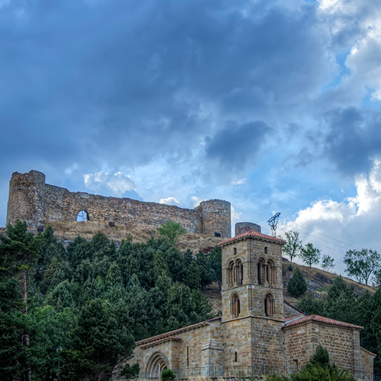 Ermita de Santa Cecilia y Castillo, Aguilar de Campoo, Palencia, Castilla y León 
