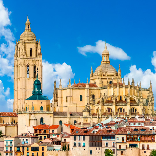 Views of the Cathedral of Santa María above the rooftops of Segovia