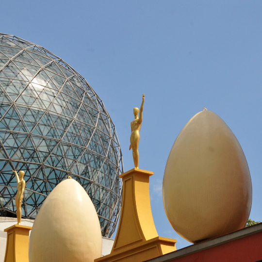 Detalle de la cúpula del Teatro-Museo Dalí de Figueres en Girona, Cataluña