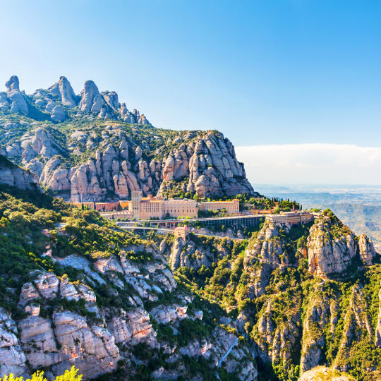  Klasztor Montserrat, położony między regionami El Bages, El Baix Llobregat i L'Anoia.