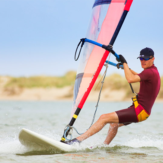 Grapa Melancolía raro Windsurf en España | spain.info